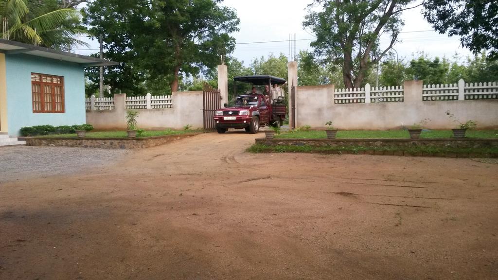 Hotel Gayan's Udawalawe Bagian luar foto
