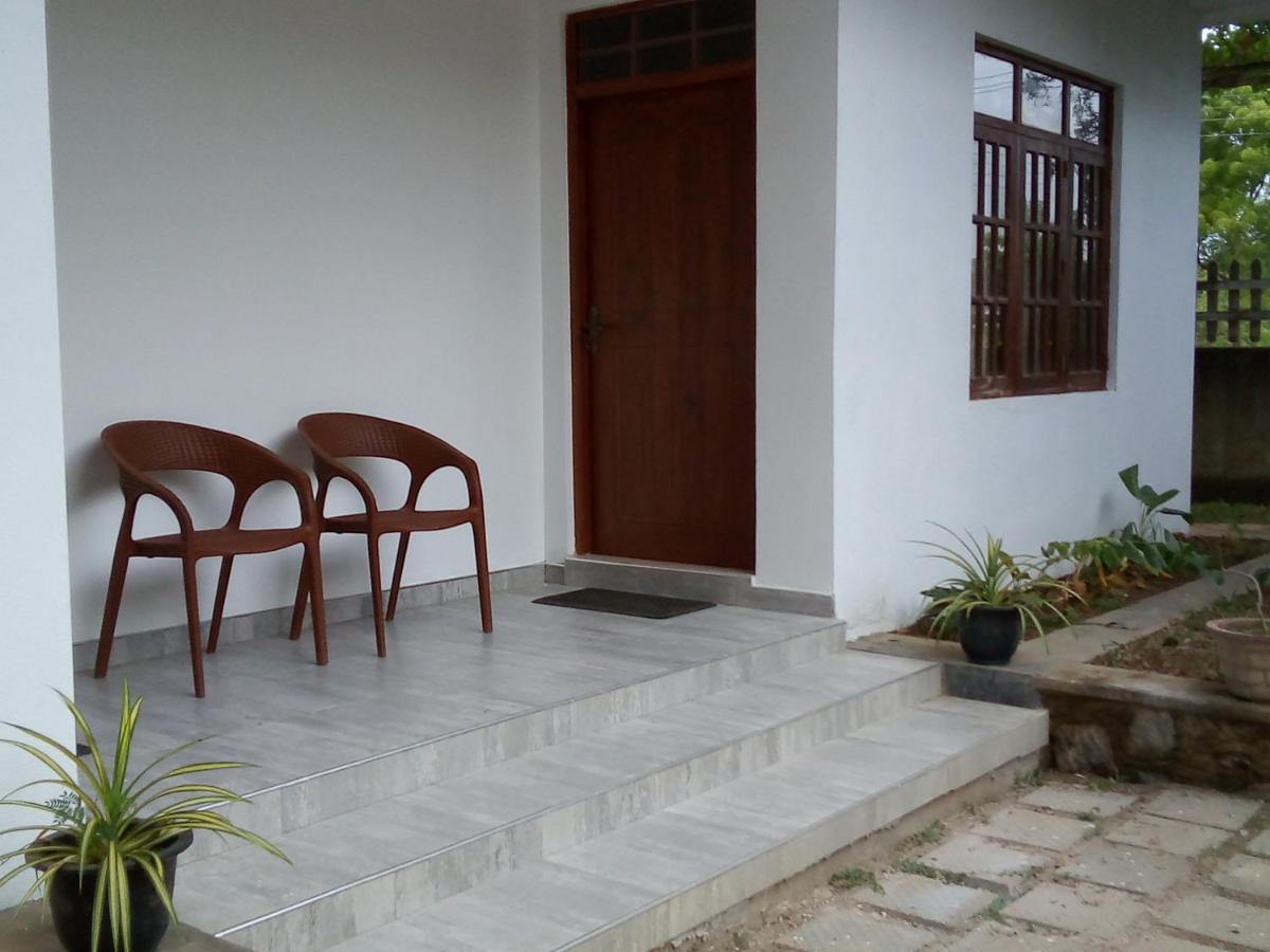 Hotel Gayan's Udawalawe Bagian luar foto